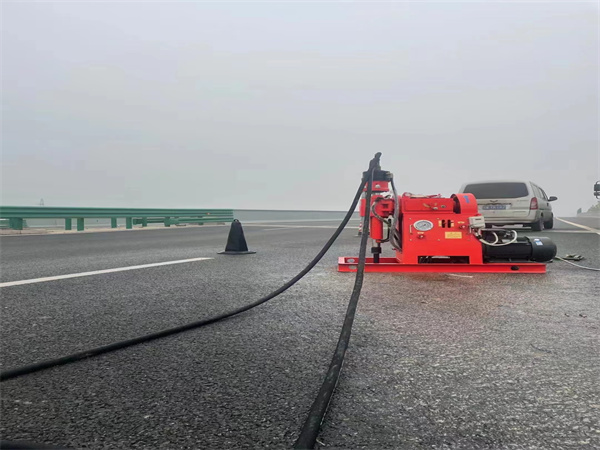 畜禽良种场马路路基路面开裂下沉注浆加固灌浆