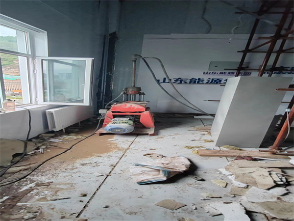 畜禽良种场地基基础下沉墙体裂缝加固注浆顶升施工